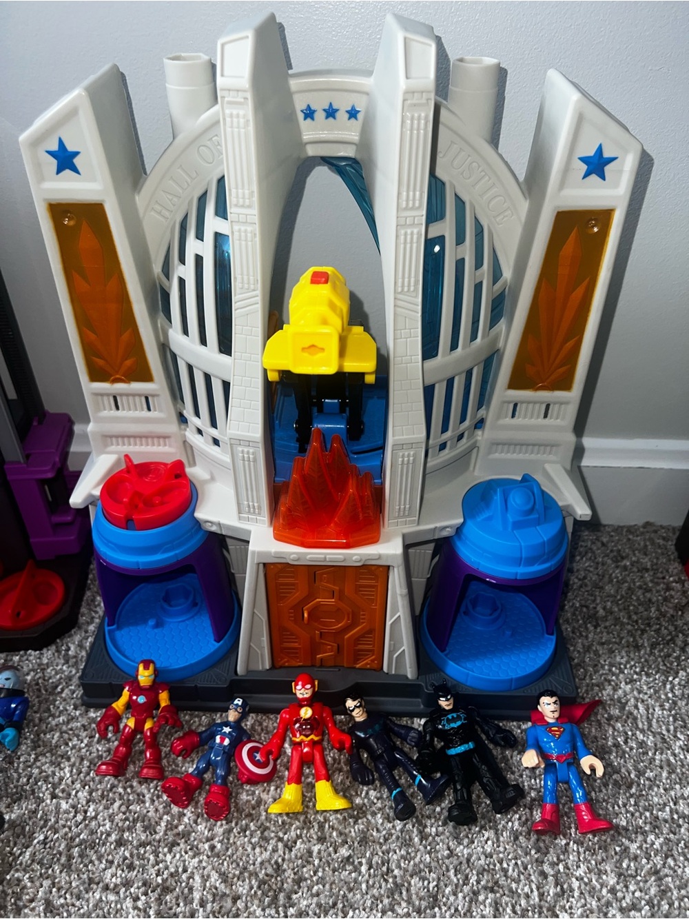 IMAGINEXT PLAYSET WITH HEROS